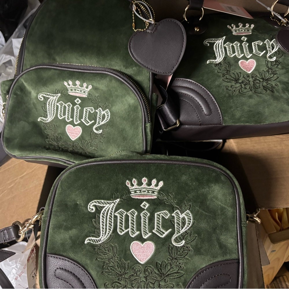 Juicy Couture Dark Green Backpack Set. 2 FREE bath and body item
READ pls